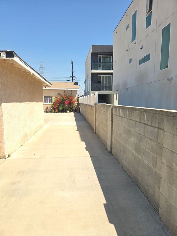 Building Photo - 6636 Camellia Ave Rental