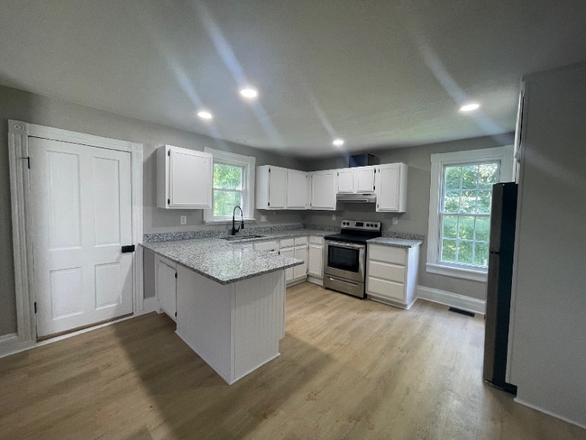 Photo - 412 W 12th St