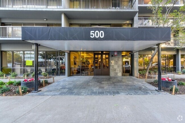 Building Photo - 1 Bedroom 1 Bathroom Downtown Unit with Pa... Rental