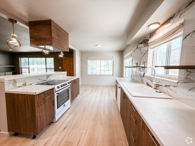 Building Photo - 1359 36th St Rental