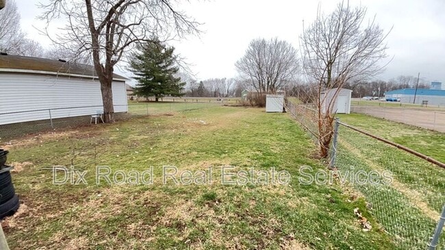 Photo - 9-9 E Main St