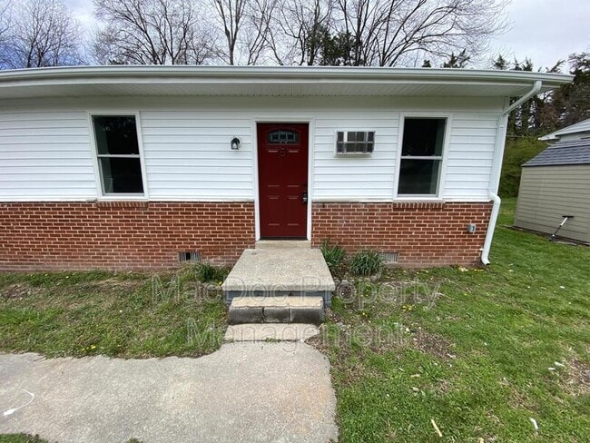 Building Photo - 114-116 Loch Lane Drive Apt 5 Unit 5