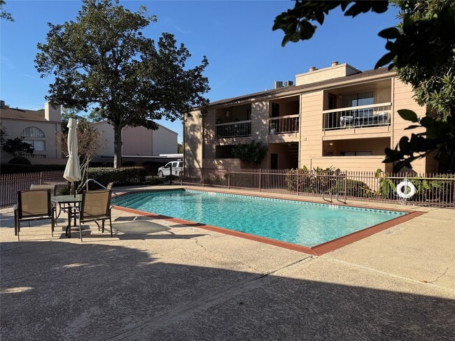 Photo - 2125 Augusta Dr Unidad 83