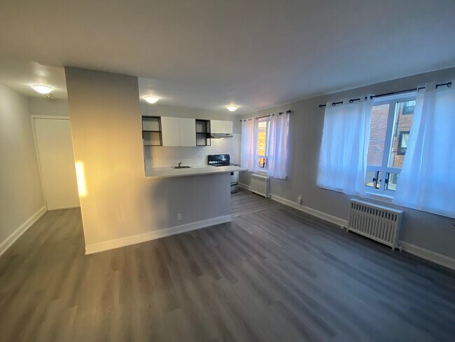 Photo - 32 Heathrow Dr