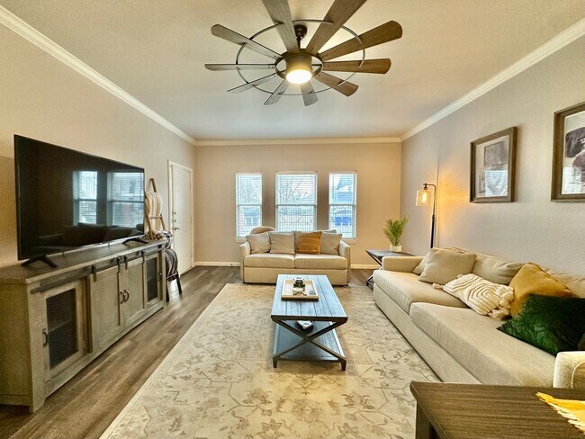 Photo - Spacious, Fully-Furnished 2/2 Condo Minutes from Campus - SPRING SEMESTER LEASE AVAILABLE!