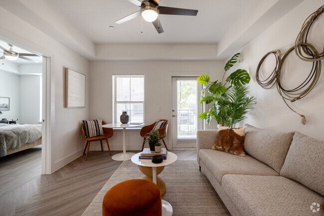 1BR, 1BA - 665SF