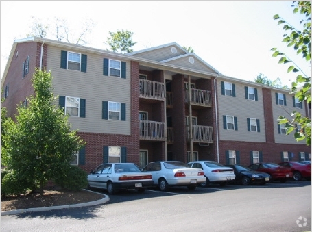 Building Photo - Collegiate Court Apartments