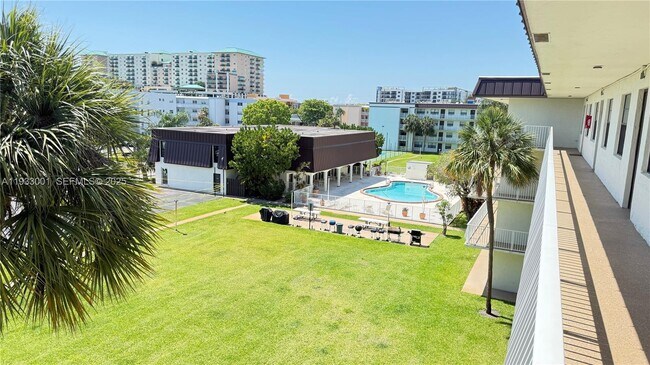 Photo - 500 NE 2nd St Unidad 405