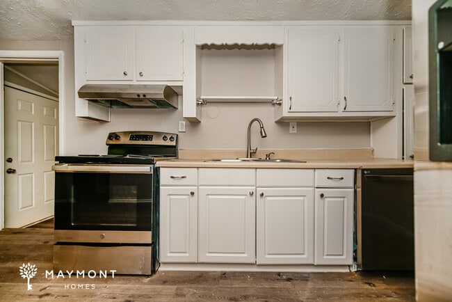 Photo - 422 Hawthorne Cir