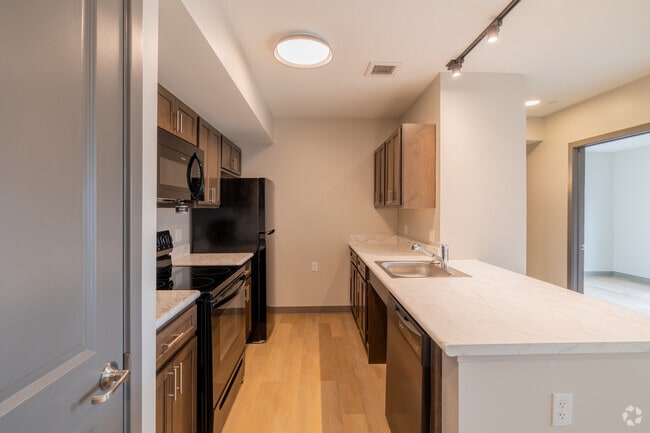 1BR, 1BA - 640SF - Kitchen