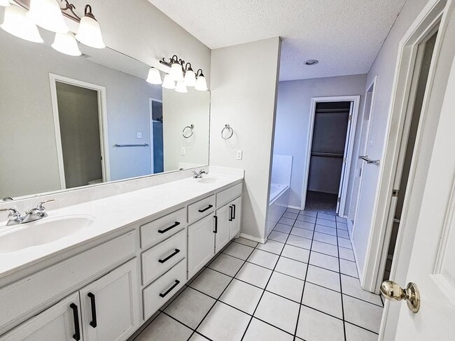 Photo - 4801 Whitman Dr