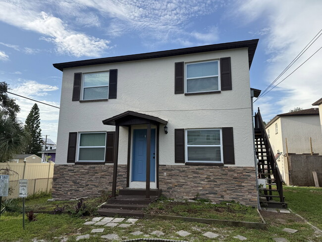 Building Photo - 4908 W Ingraham St Unit B