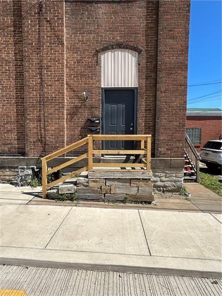 192 W High St