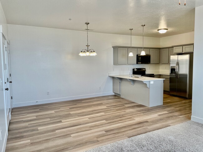 Photo - 641 N 380 W Unit V202