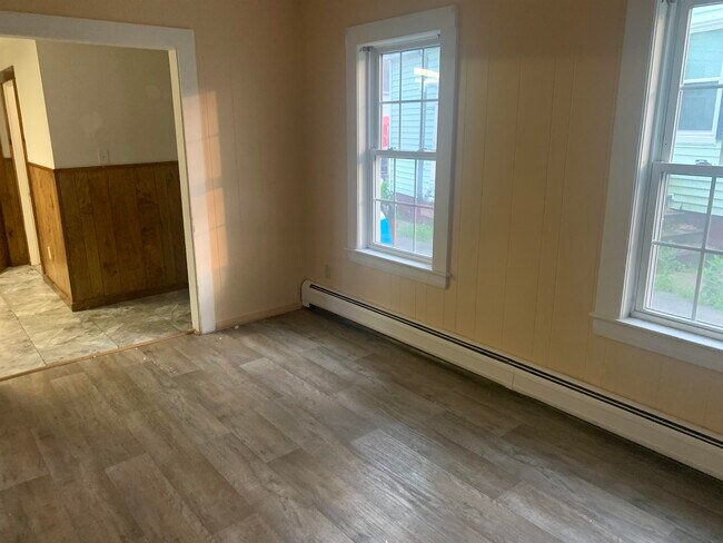 Building Photo - 22 Spring St Rental
