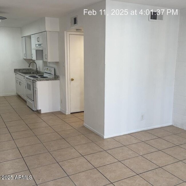 Photo - 2028 W Cactus Rd Unidad B