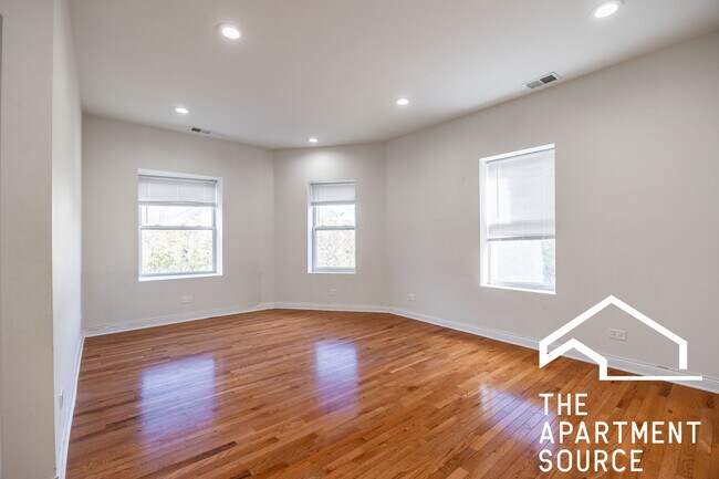 Photo - 1157 W Lunt Ave Unidad 3