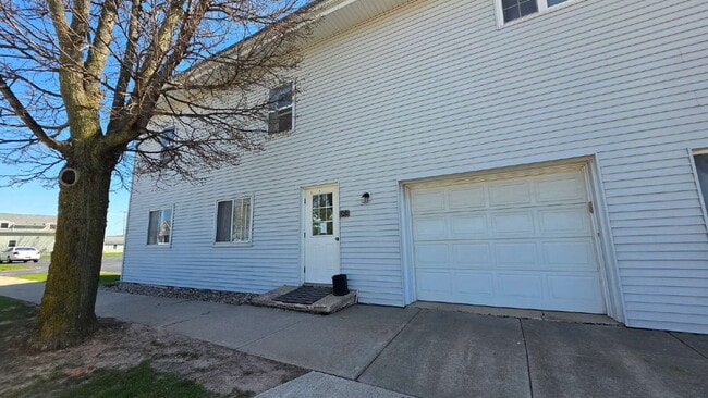 Building Photo - "Charming Upper Studio in Kimberly: " Unit J