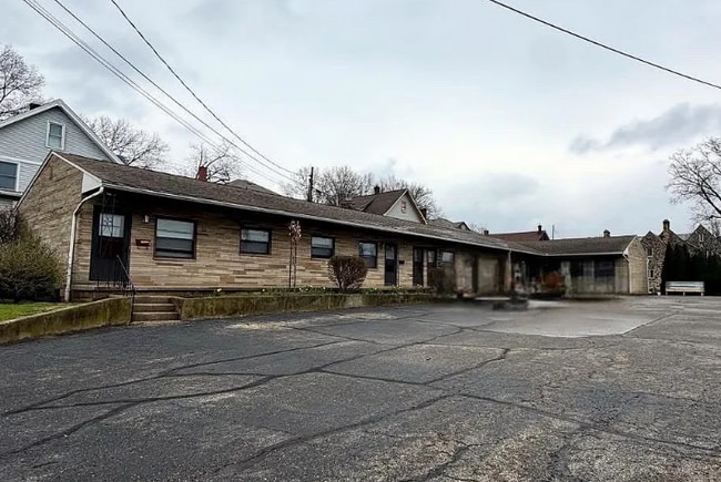 Building Photo - 575 N Walnut St Unit B