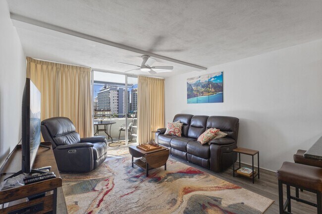 Photo - Heart of Waikiki | Kitchen | Free Parking ...