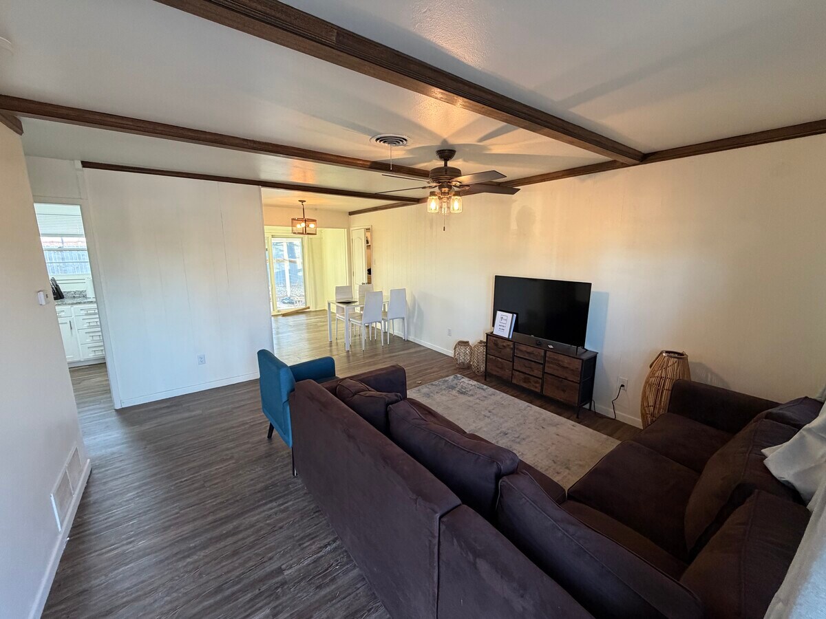 Photo - 5323 33rd St