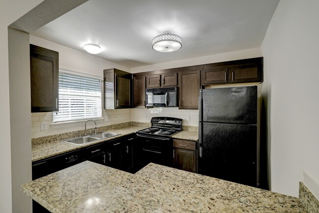 Building Photo - 214 W 17th St Unit 14 Rental