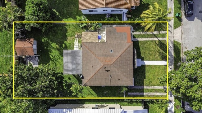 Photo - 2464 SW 19th St