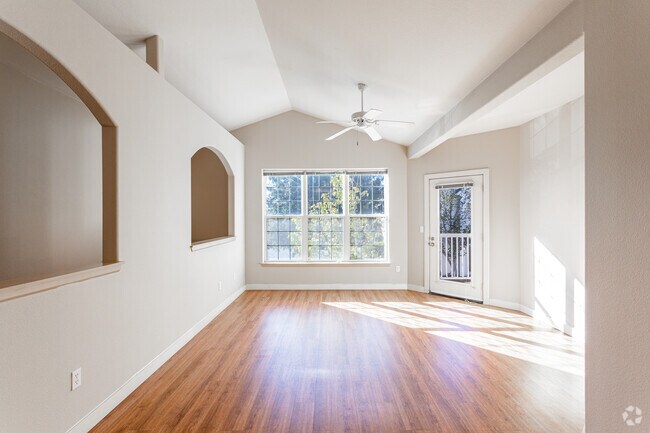 1BR, 1BA - 763 SF