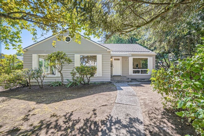 Building Photo - 3 bed/2 ba home in Seattle's Maple Leaf ne...