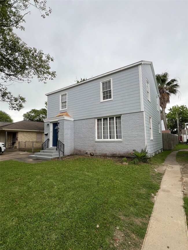 Photo - 4711 Avenue R 1/2 Ave