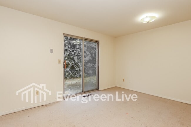 Photo - 7989 Mt Hood