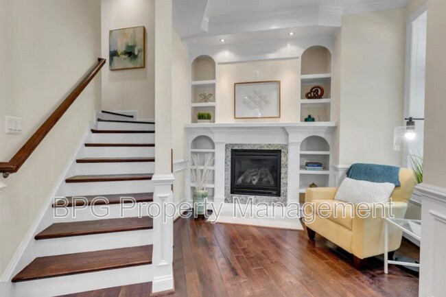 901 North Carolina Ave SE Unit 2