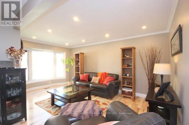 Photo - 18 Chickasaw Crescent