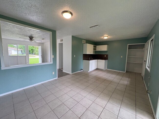 Photo - Amazing 3 bedroom/1 bath home with huge kitchen & Central Air/heat