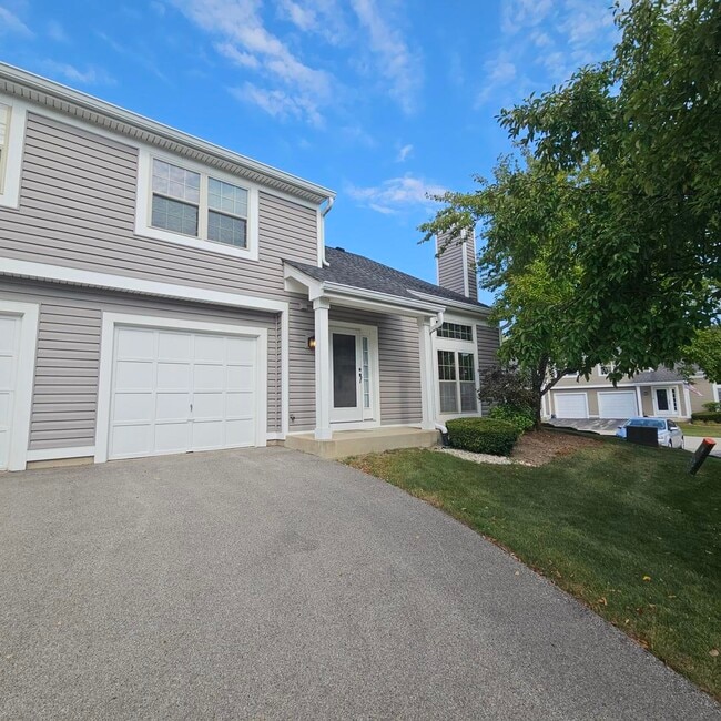 Building Photo - 1368 N Knollwood Dr