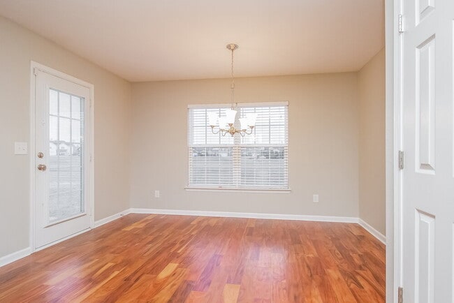 Photo - 406 Birdstone Dr