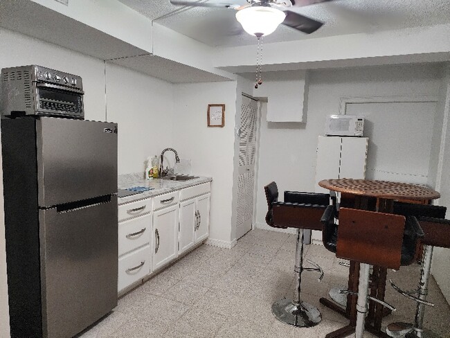 7909 NW 40th St Unit C