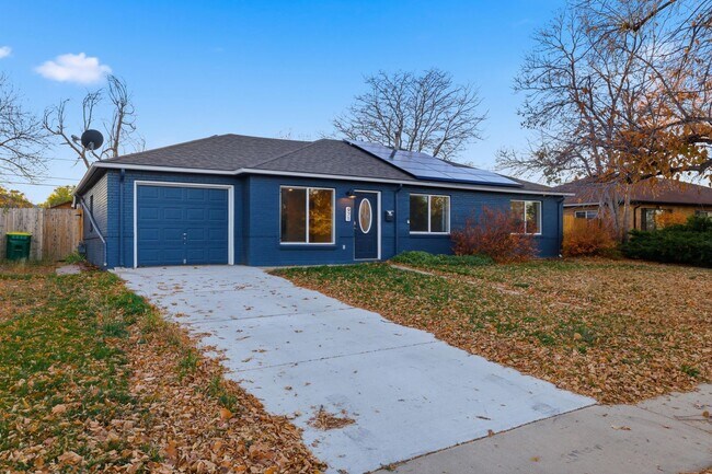 Building Photo - Beautiful 3-Bedroom, 2 Bath Home With Grea...