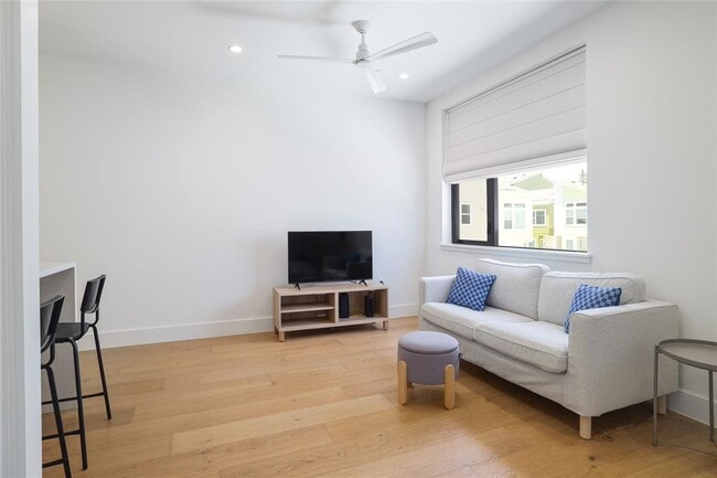 Photo - 3010 Sorin St Unit B