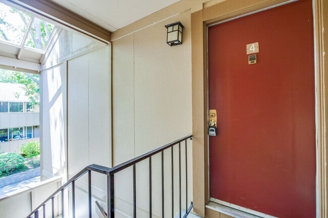 Photo - 2466 W Bayshore Rd Apartamento Unidad 1