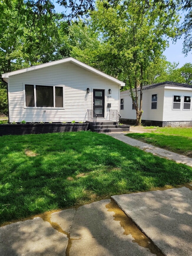 Building Photo - 1571 Pierce St Rental