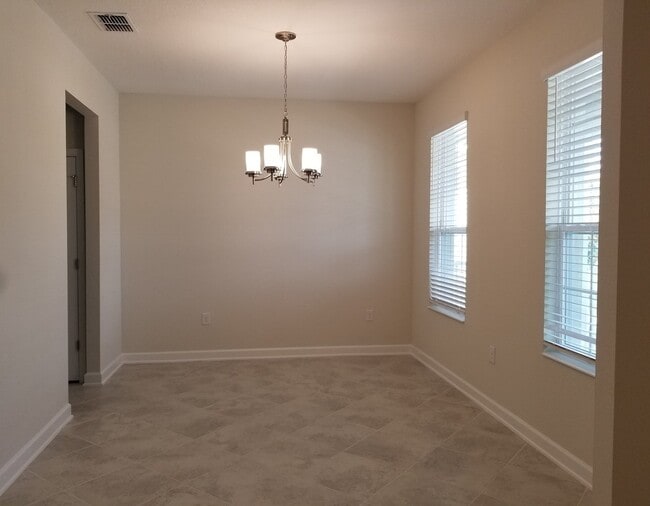 Photo - Spacious Oaks at Moss Park Home!