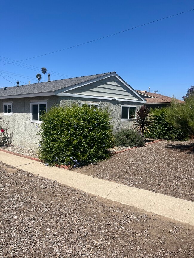 1127 E Donovan Rd