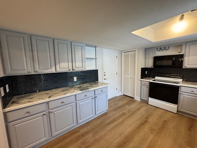 Photo - Tropical Elegance in East Orlando: A Priva...