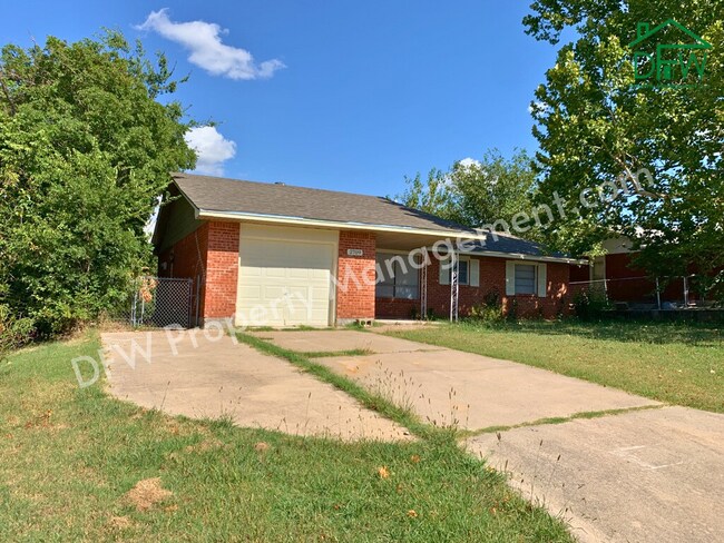 Photo - 2709 NW Hilltop Dr