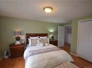 Building Photo - 258 Rakoczy Ave Unit 2flr