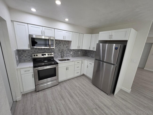 1235 NW 5th Ave