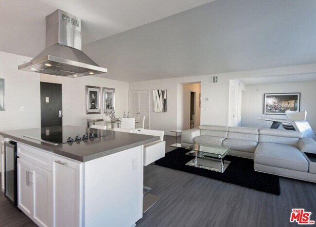 Photo - 131 S Maple Dr Unit 104