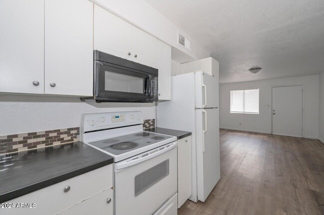 Photo - 2049 W Hayward Ave