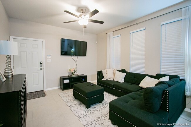 Photo - 6806 N 56th Ln Unit 2